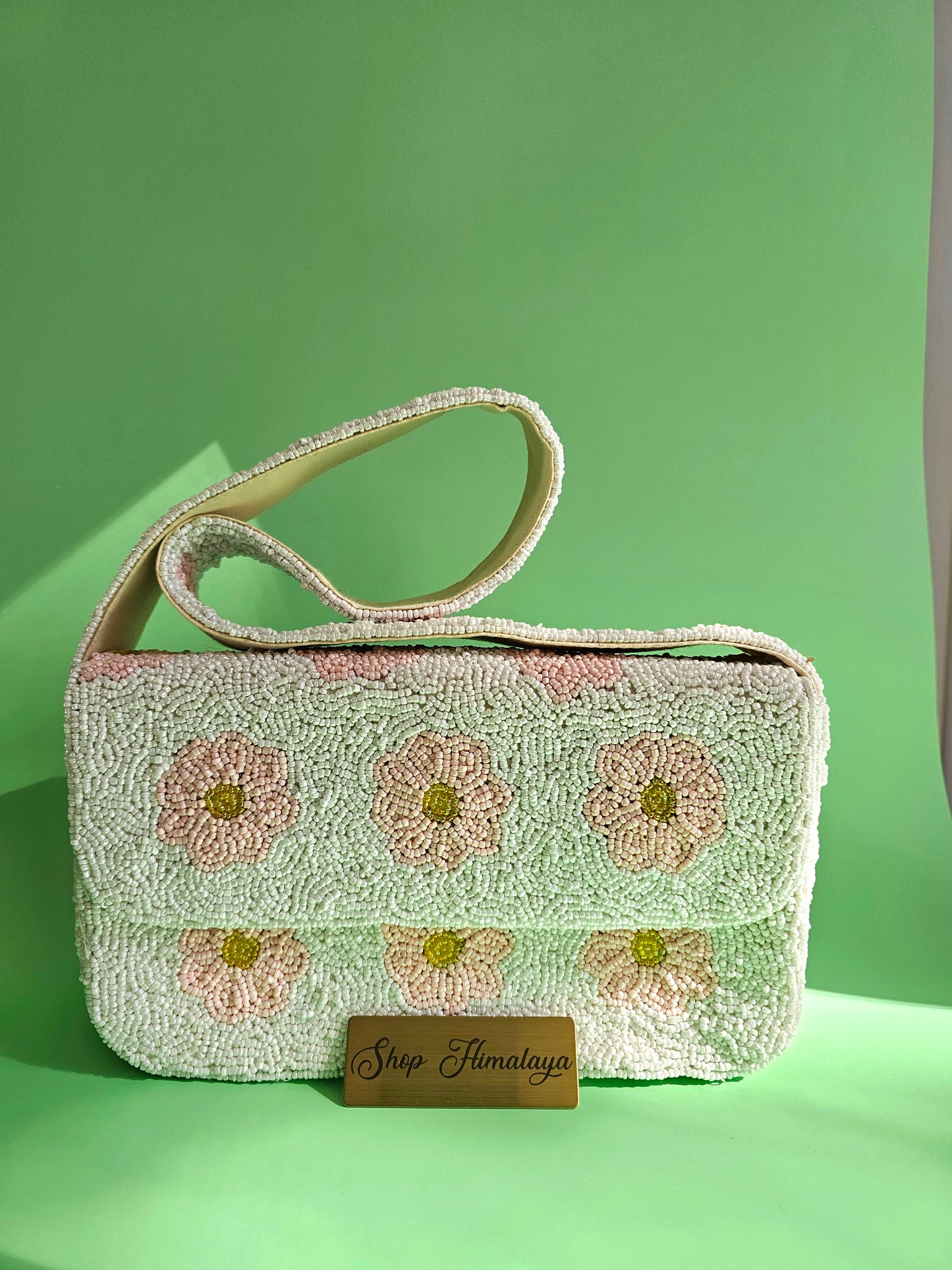 Handmade Beaded Floral Clutch Bag - Pink & White Daisy Design - Elegant Evening Shoulder Purse with Magnetic Closure