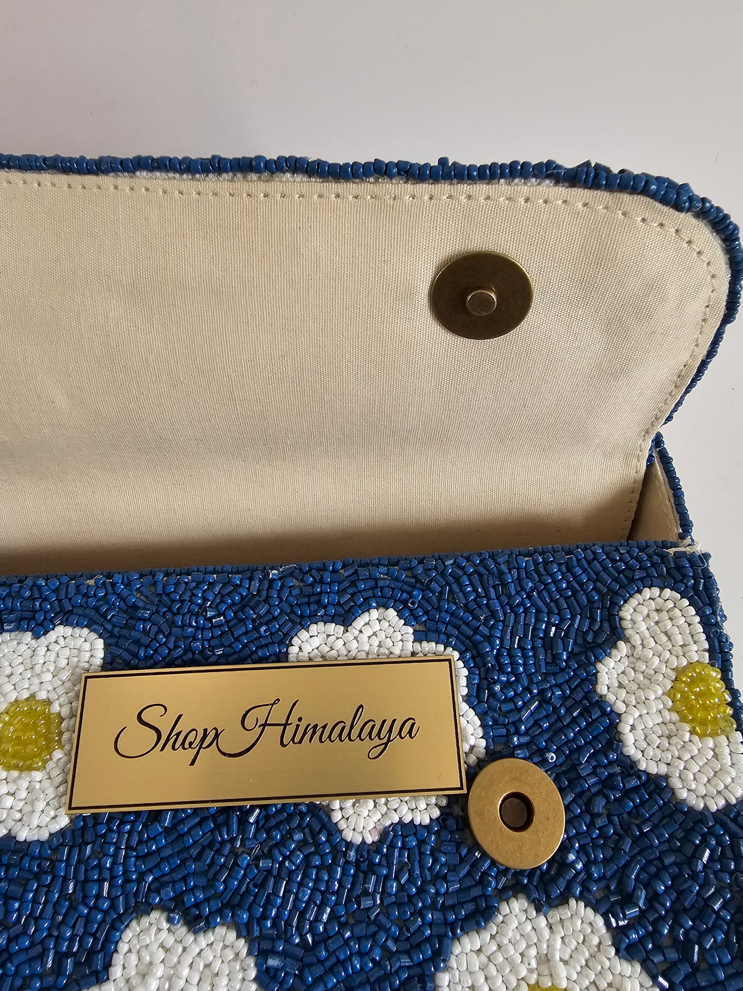 Beaded Daisy shoulder bag, Handcrafted Elegance for Every Occasion, floral beaded bag