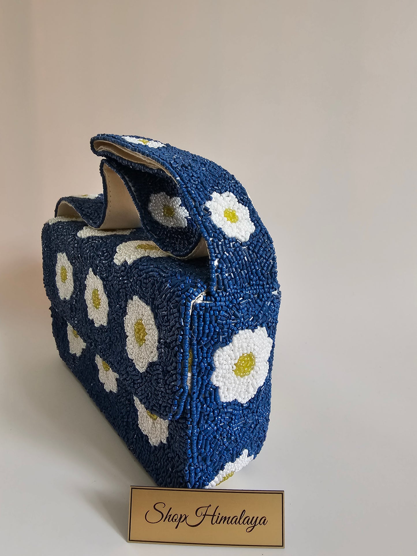 Beaded Daisy shoulder bag, Handcrafted Elegance for Every Occasion, floral beaded bag