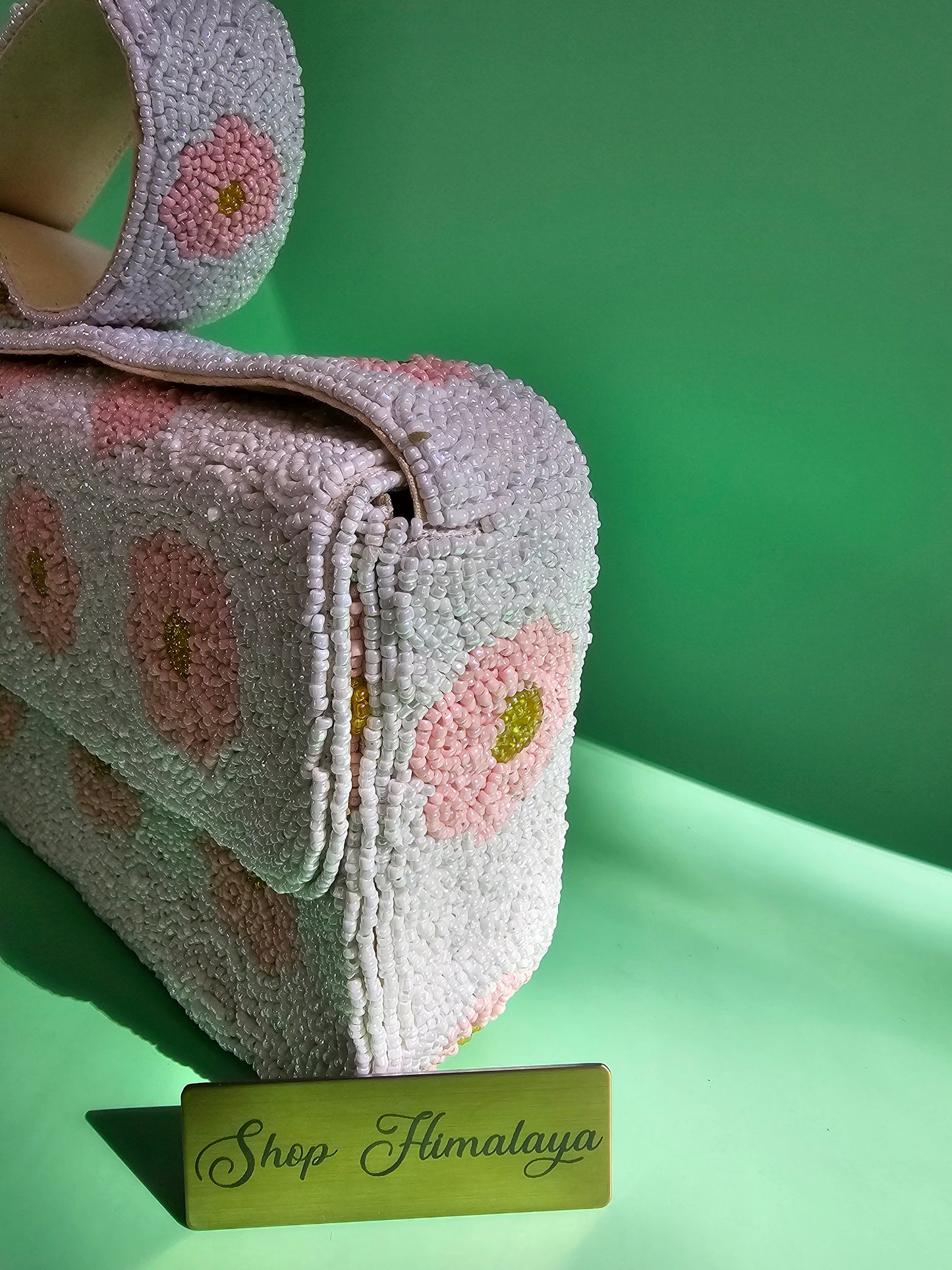 Handmade Beaded Floral Clutch Bag - Pink & White Daisy Design - Elegant Evening Shoulder Purse with Magnetic Closure