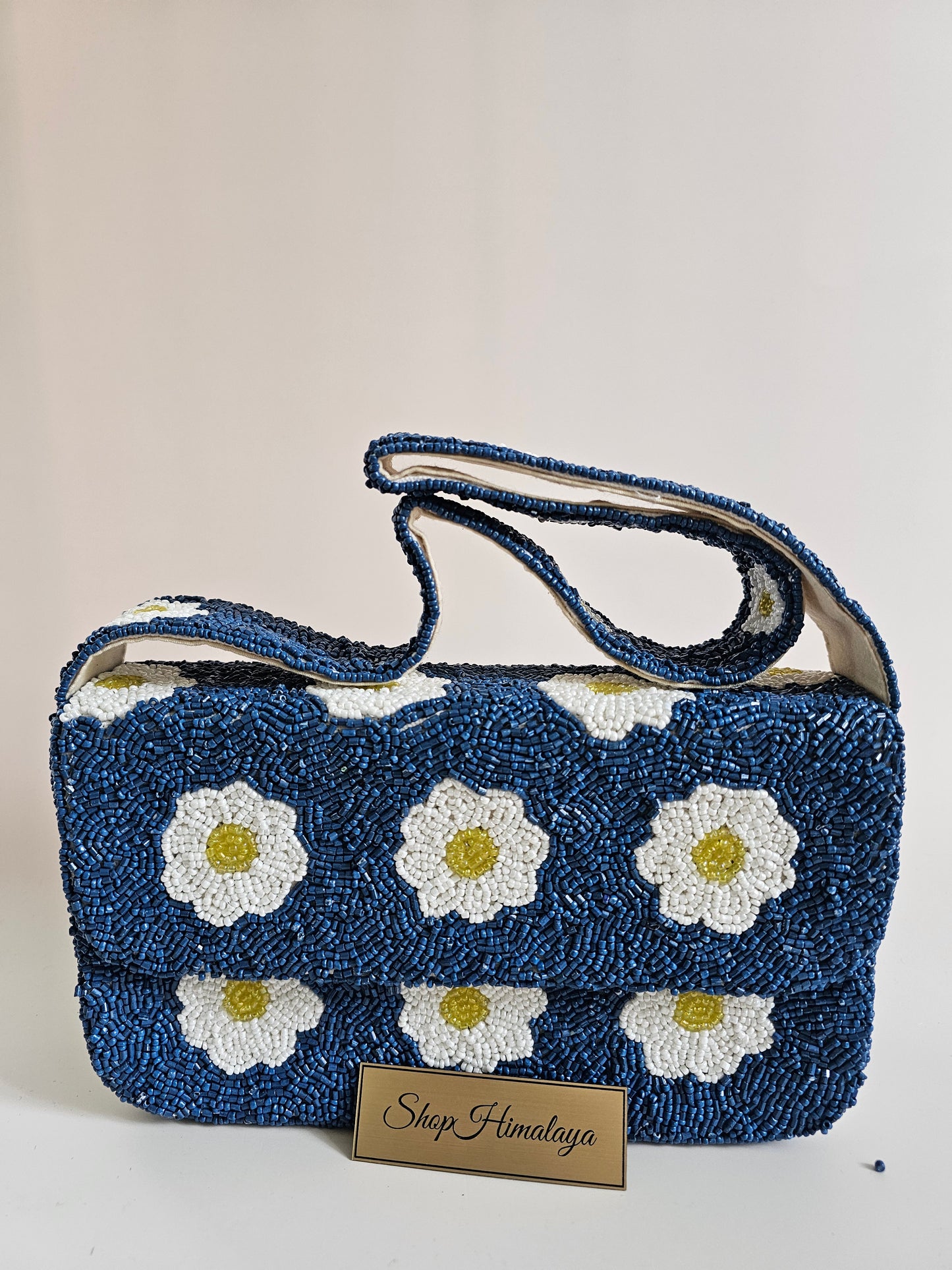 Beaded Daisy shoulder bag, Handcrafted Elegance for Every Occasion, floral beaded bag