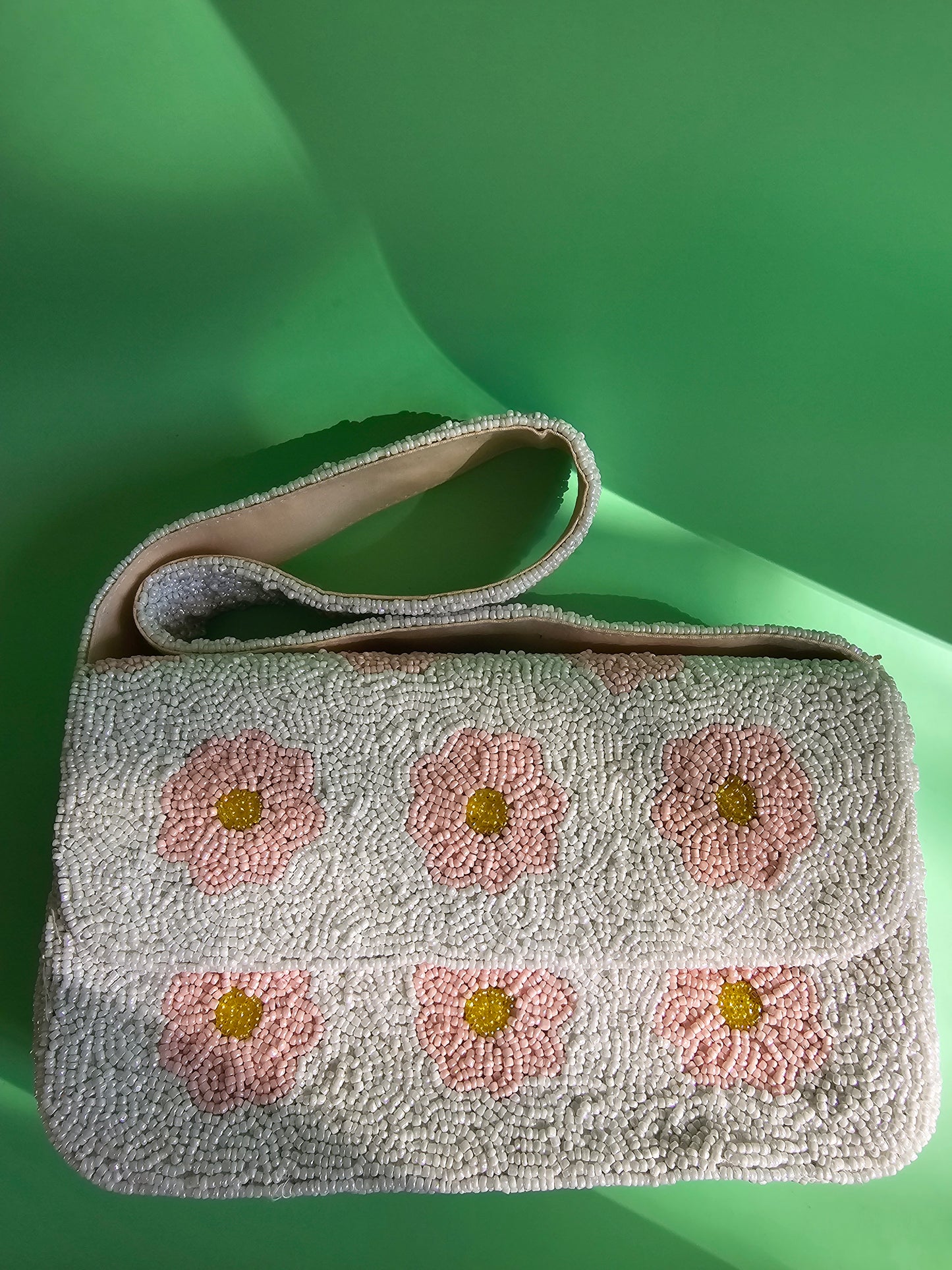 Handmade Beaded Floral Clutch Bag - Pink & White Daisy Design - Elegant Evening Shoulder Purse with Magnetic Closure